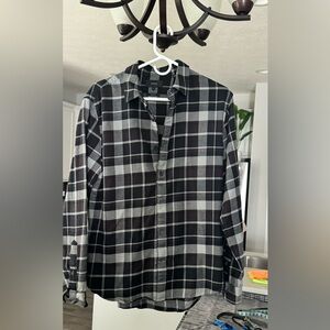 Vince button down.   Very comfortable material (as with all Vince clothing).